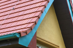 Jak zrekonstruovat střechu tak, aby byla věrná takřka stoletému originálu, a přitom byla moderní podle dnešních norem a požadavků? O tom je příběh vily ze Všenor